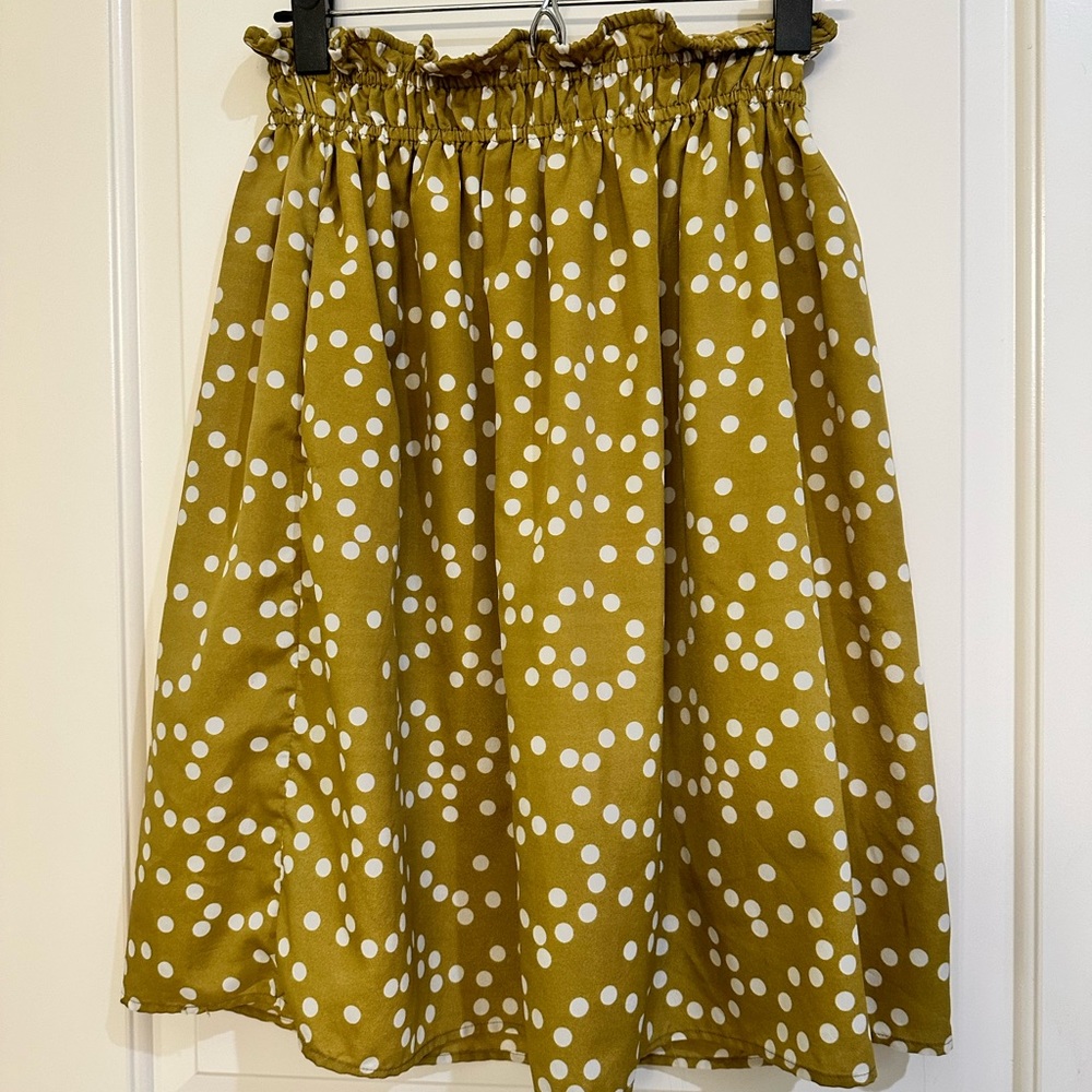 Green and cream Polka dot skirt. Size XXS